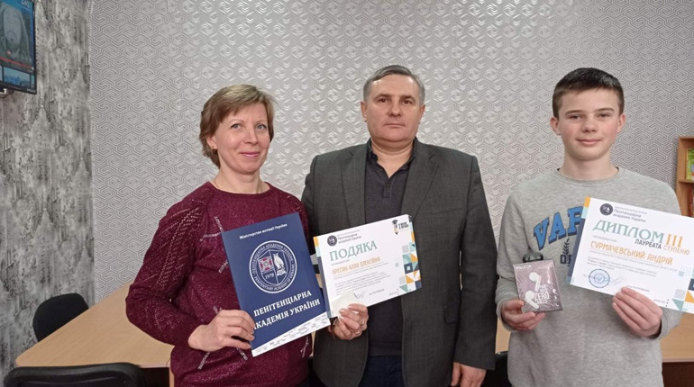 У Ніжинській гімназії № 10 відзначили лауреатів Всеукраїнського конкурсу творів-есе