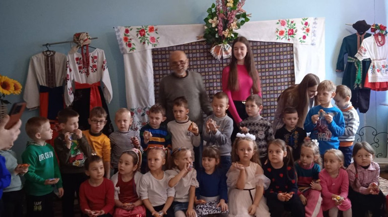 В дитсадочку “Казочка” розмальовували ангелів-охоронців для ЗСУ