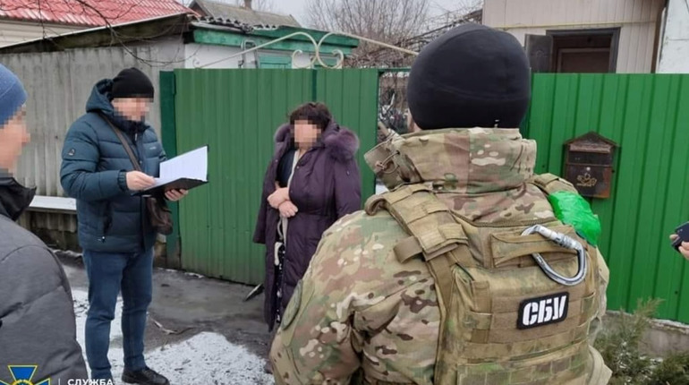 У Покровську затримали ворожу інформаторку. Жінка працювала поруч з залізницею і слідкувала за ЗСУ