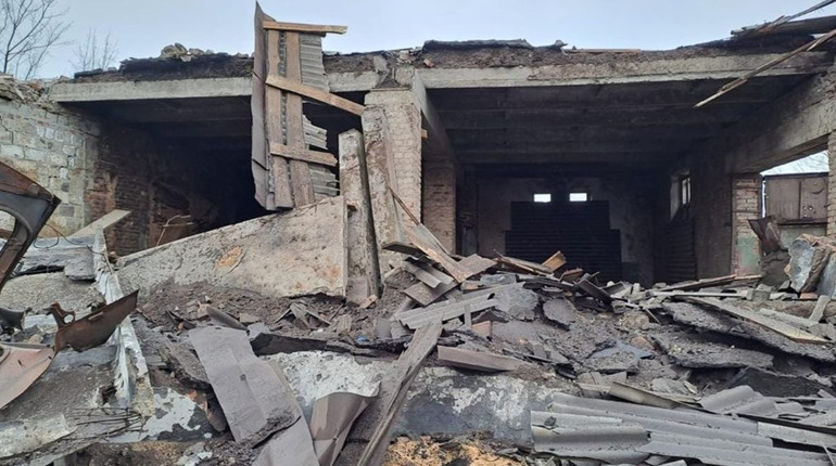 Дві людини отримали поранення через ворожі атаки на Донеччині. Торецька громада теж під обстрілами