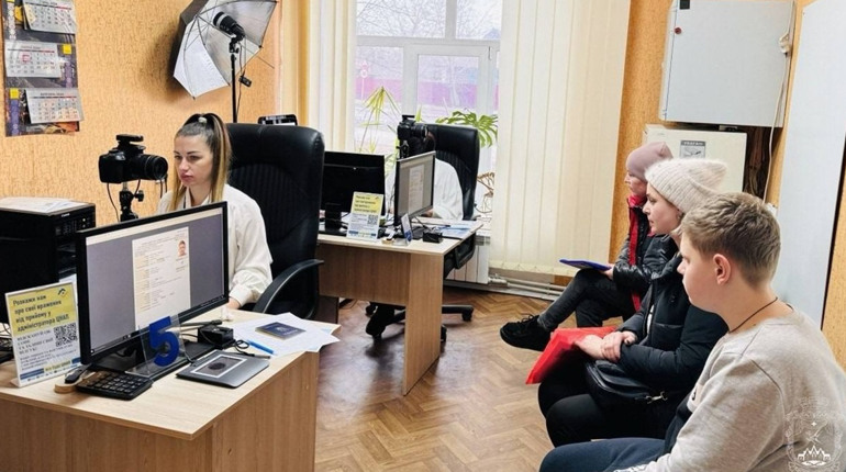 У Покровському ЦНАП після дворічної перерви оформили та видали перші ID-паспорти