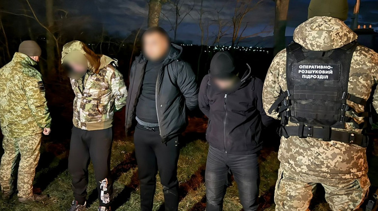 Троє порушників кордону затримані на Чернівецькому кордоні: серед них мешканець Житомирщини