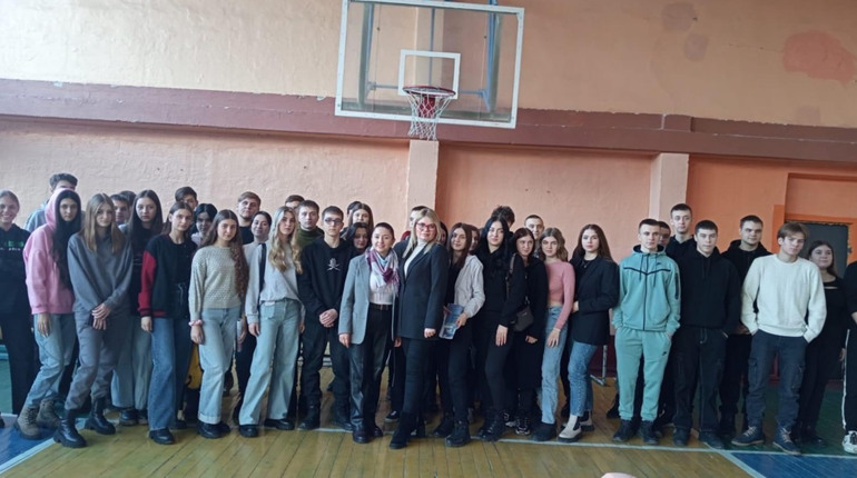 Працівники медичного університету Києва на практиці показали тростянчанам, що роблять їх випускники
