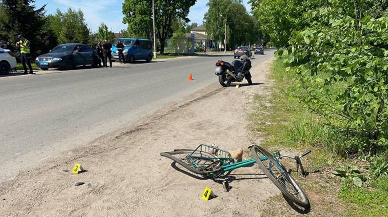 Водій мопеда, що збив 86-річного велосипедиста у Тростянці, отримав рік умовно: вирок суду
