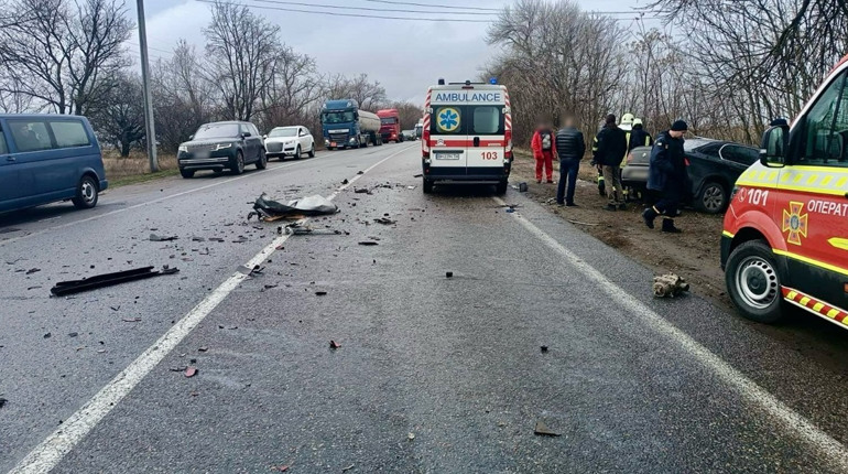 Смертельна аварія біля Великого Дальника: водійка під час обгону в'їхала у вантажівку і загинула