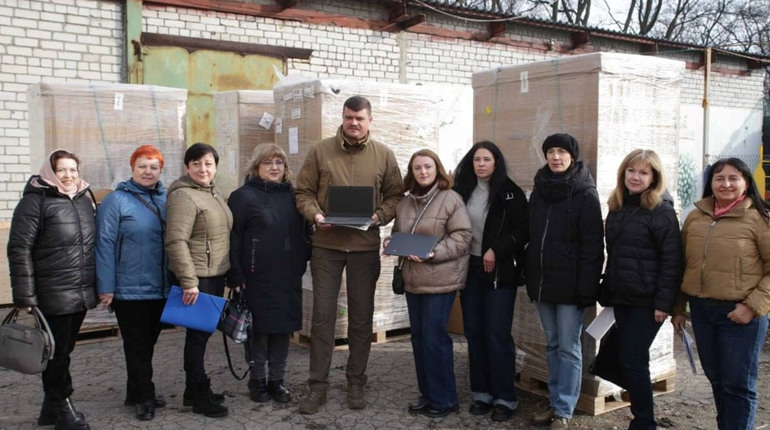 Луганщина отримала 2,5 тис комп'ютерів для організації онлайн-навчання. Хто і скільки отримав