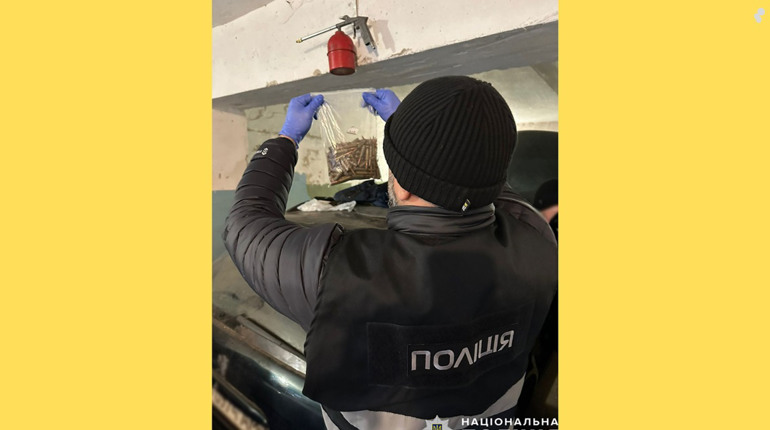 У Чернігові затримано наркоділка: поліція виявила лабораторію та боєприпаси