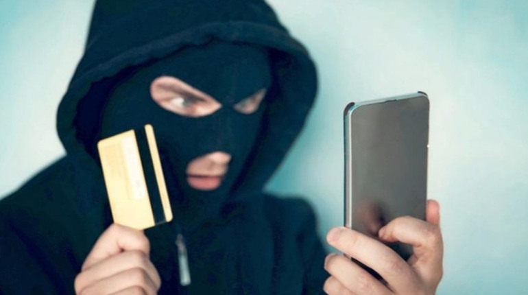 Шахраї ошукали жителів Херсонщини на понад 210 тис. грн: гроші в борг, покупки і фейкові виплати