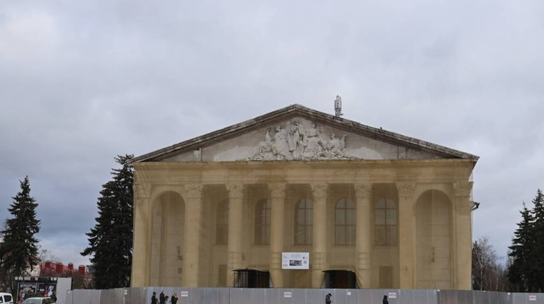 Півроку після трагедії: Чернігів вшанував пам'ять жертв ракетного удару рф