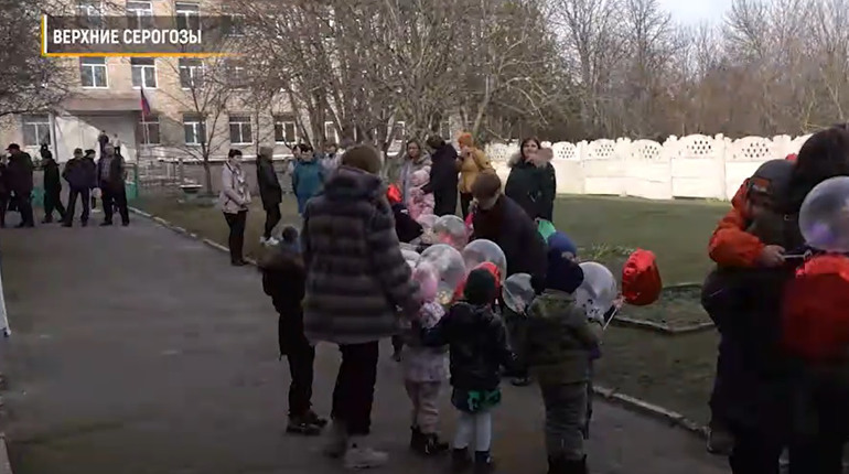 Окупанти відкрили "новий" дитсадок у Верхніх Сірогозах, який насправді був зруйнований ними