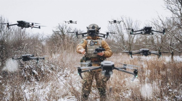 Луганські прикордонники знищили з FPV-дронів техніку російських окупантів. Відео
