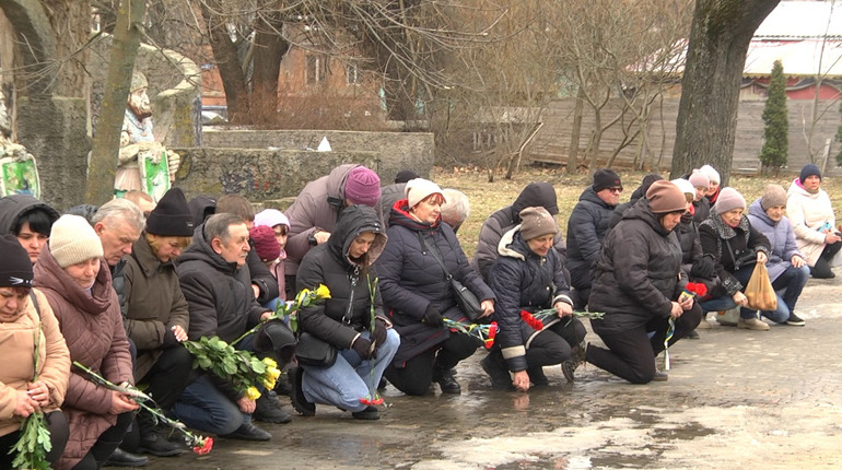 Назавжди 34. У Шостці попращались із захисником, який загинув через 2 місяця після мобілізації