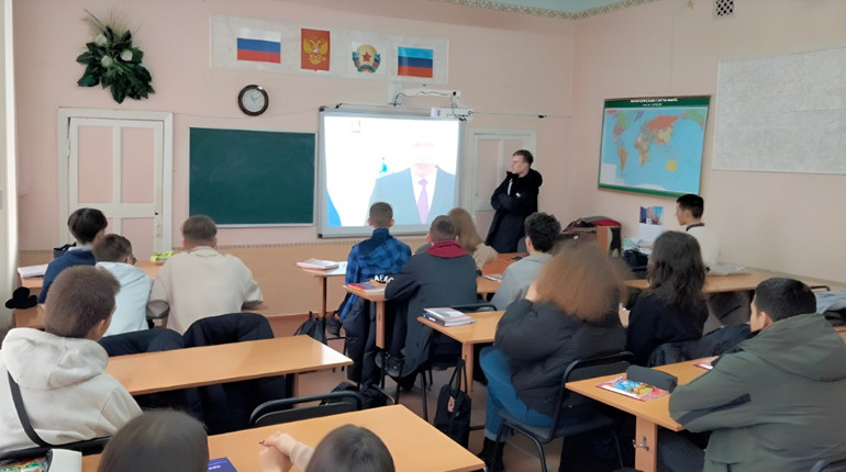 Муштра і пропаганда. На окупованій Луганщині росіяни перетворюють школярів на слухняних рабів