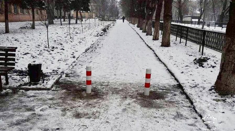 Покровськ посилює безпеку пішоходів: встановлено антипаркувальні стовпчики. Де з’являться ще