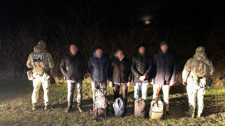 З пострілами: на Одещині затримали чотирьох чоловіків, які прямували до Молдови