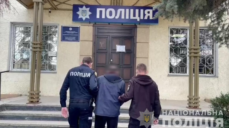 Чоловік, який вбив знайомого на кладовищі у Маяках, отримав вирок: вісім років за ґратами
