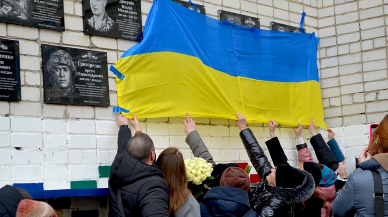 У НІЖИНІ ВІДКРИЛИ ШІСТЬ МЕМОРІАЛЬНИХ ДОЩОК ЗАГИБЛИМ ГЕРОЯМ. ВІЧНА ПАМʼЯТЬ!