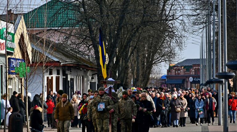 Ніжинська громада провела в останню путь загиблого Героя Олександра Федченка