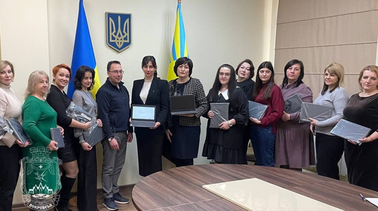 Нові хромбуки для школярів Покровської громади: крок до сучасної освіти