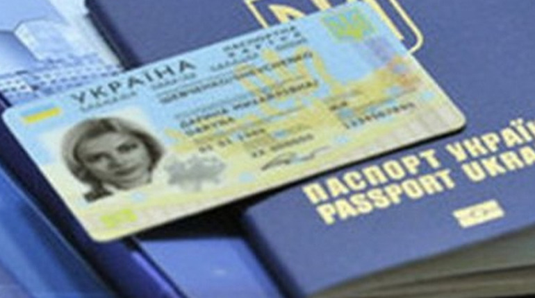 Одночасно можна оформити ID-картку вперше та закордонний паспорт