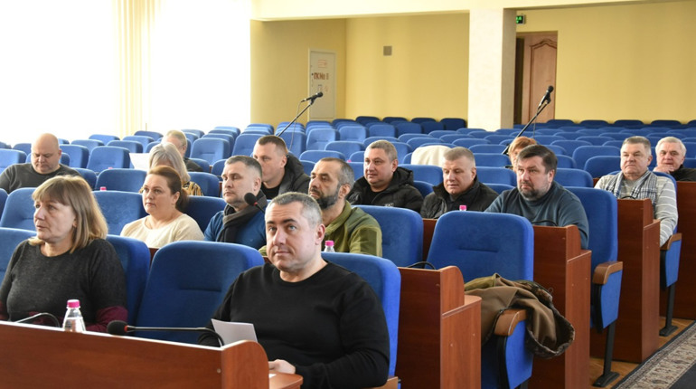 ​​​​​​​Сесія за 16 хвилин: чому депутати зібрались на позачергове засідання