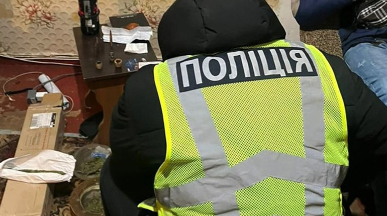 Як у серіалі Пуститися берега: слідчі повідомили про підозру членам організованої групи наркодилерів