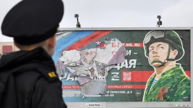 Полювання на людей. На окупованій Луганщині росіяни вчепилися в чоловіка, який не хоче йти на фронт