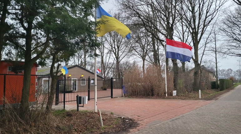 Житло, робота, ставлення: з чим зіштовхуються українки у прихистках Нідерландів?