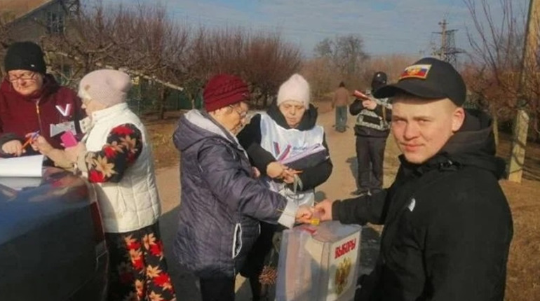 Фальсифікація "виборів президента" на окупованій Мелітопольщині: примус і протест місцевих