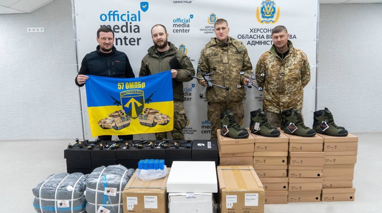 Громади Херсонщини придбали і передали бійцям 57-ї ОМБр дрони та інше спорядження