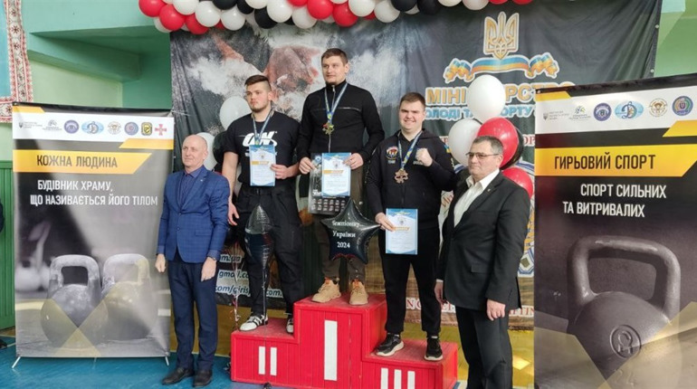 Леон Білицький - чемпіон України з гирьового спорту, готується до Чемпіонату Європи у Франції