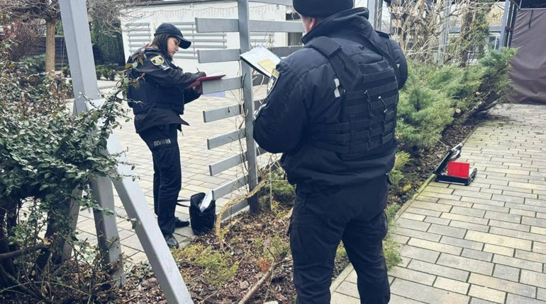 На Київщині неповнолітній хлопець вдарив ножем 14-річну дівчину