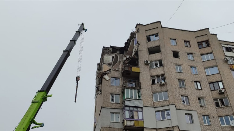 Прилетіло. В окупованому Лисичанську зазнала ушкоджень багатоповерхівка в центрі міста