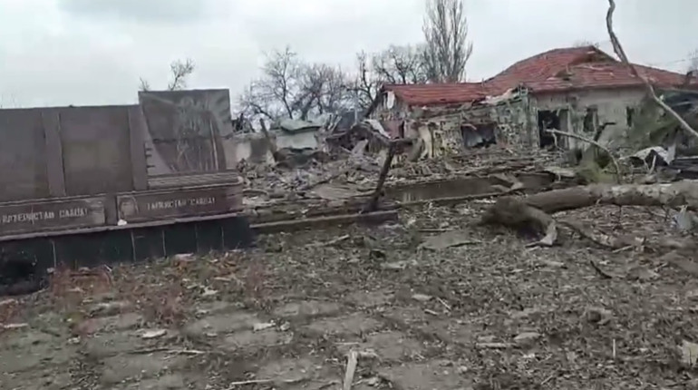 Росіяни знов обстріляли Шахтарське — скинули дві авіабомби “КАБ-500”. Огляд ситуації на 19 березня