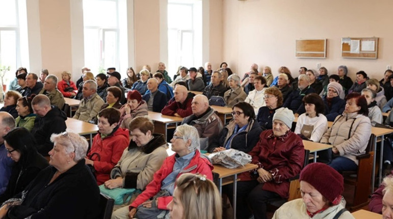 Зустріч щодо соціального захисту та зайнятості в Дніпрі: нова ініціатива для переселенців з Торецька
