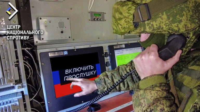 Населення тимчасово окупованих територій прослуховують: так виявляють “нелояльних”