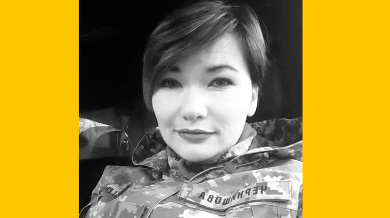 Рятувала на Майдані, рятувала на фронті: спогади про cанітарну інструкторку Юлію Чернишову