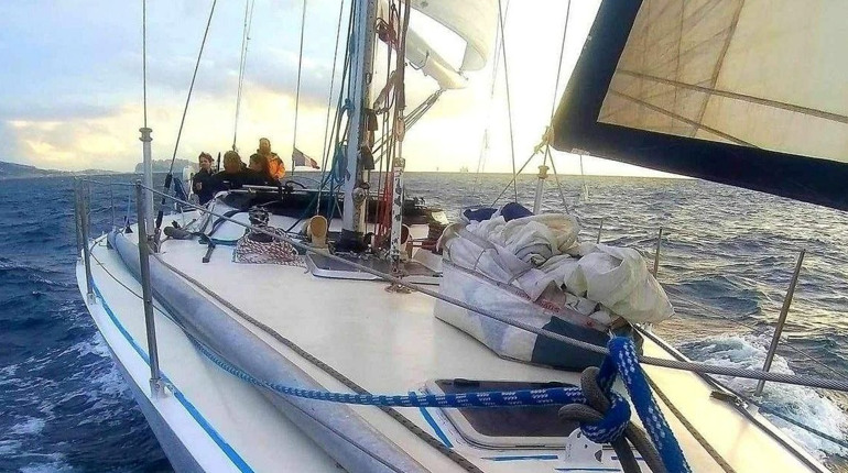 Команда SEA Medics на вітрильному човні доправила гуманітарний вантаж з Франції в Україну