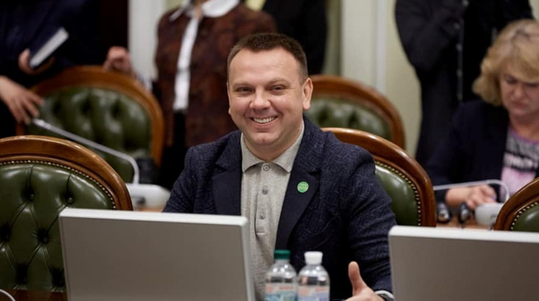 Нардеп з Луганщини Максим Ткаченко оприлюднив декларацію. Скільки заробив "Слуга народу"
