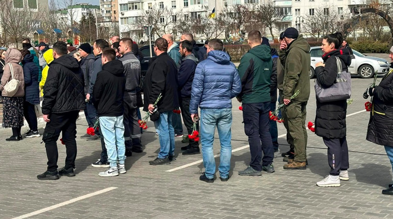 Южненська громада провела в останню путь військового Юрія Стецюка (ФОТО)