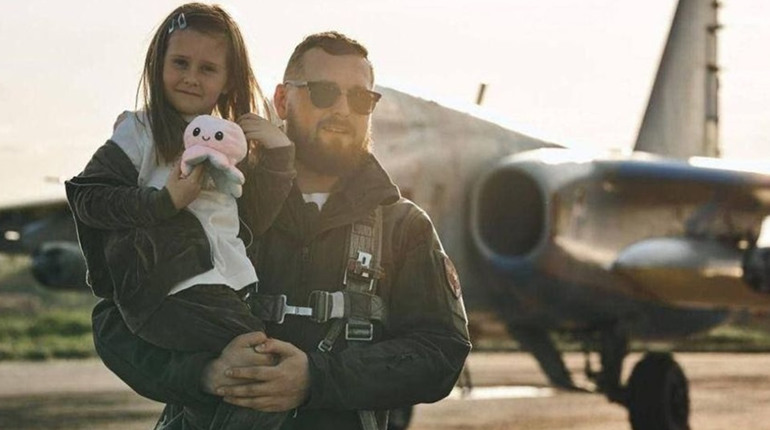 Герой України. Родині загиблого пілота з Луганщини вручено орден "Золота зірка"