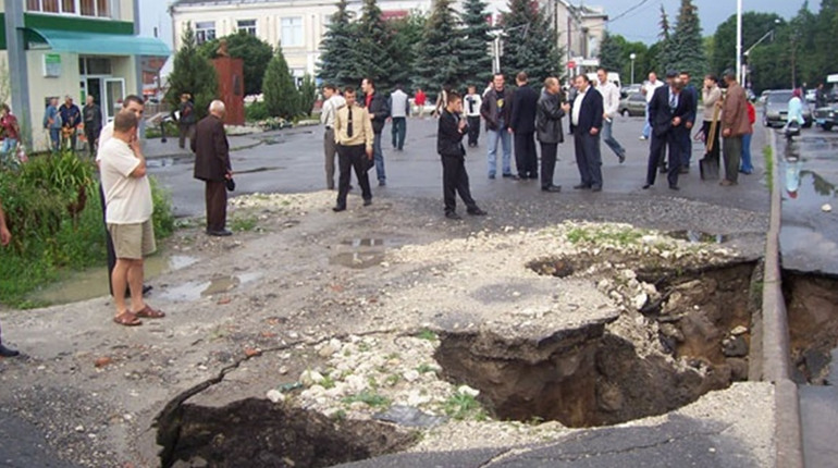 10 років тому. Підземні тунелі Городка знову нагадали про себе