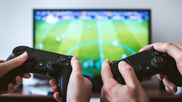 PlayStation 5 чи Xbox Series X. Яку ігрову приставку купити?