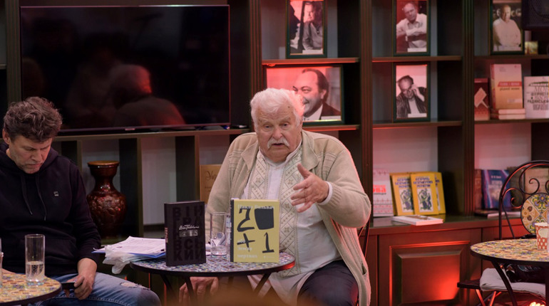 Вийшла друком нова книга Олекси Різниківа «261 кущогроно»