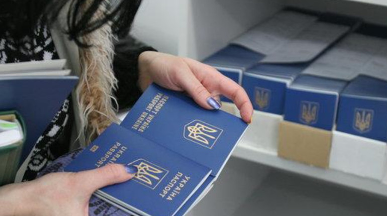 В Покровську припинили видавати паспорти. Як отримати документи, які здані були раніше