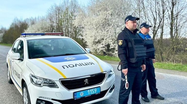 На Звягельщині поліція забезпечує правопорядок після ворожої атаки