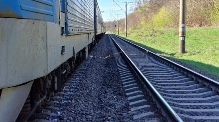 У Фастівському районі біля станції "Тарасівка" потяг насмерть збив жінку: поліція встановлює особу
