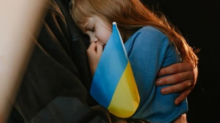 Статус «дитина, яка постраждала внаслідок воєнних дій і збройних конфліктів». Хто може отримати?