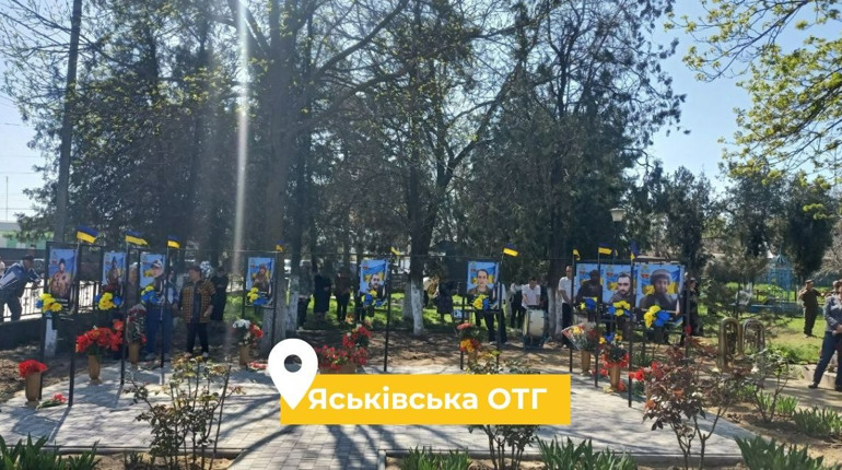 У Яськівській громаді відкрили меморіальні стенди загиблим захисникам-односельчанам