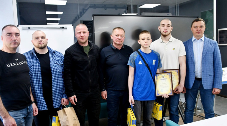 Нагородили юних ніжинських боксерів, що вже встигли відзначитися своїми досвідом